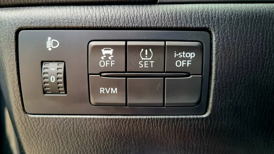 MAZDA 3 -