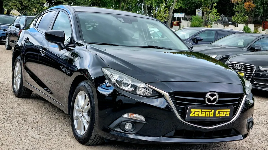 MAZDA 3 -