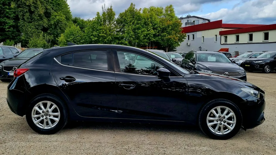 MAZDA 3 -