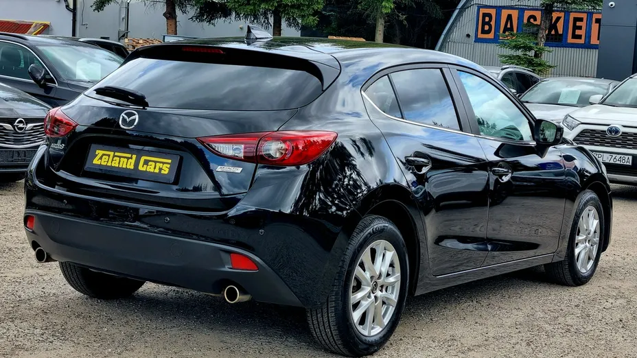 MAZDA 3 -
