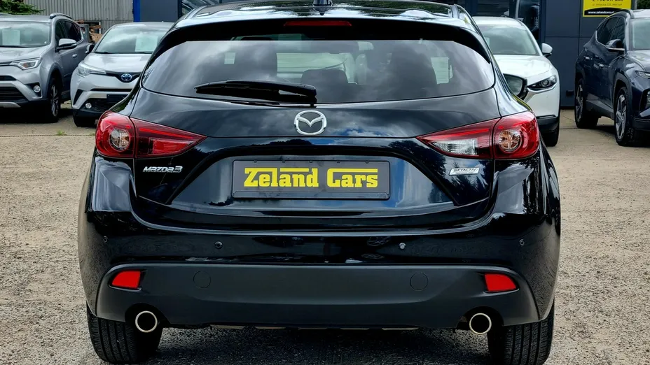 MAZDA 3 -
