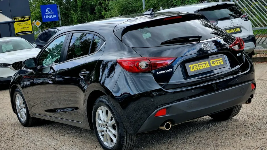 MAZDA 3 -