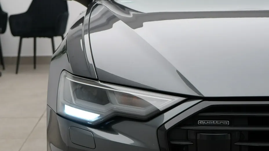 AUDI A6 -