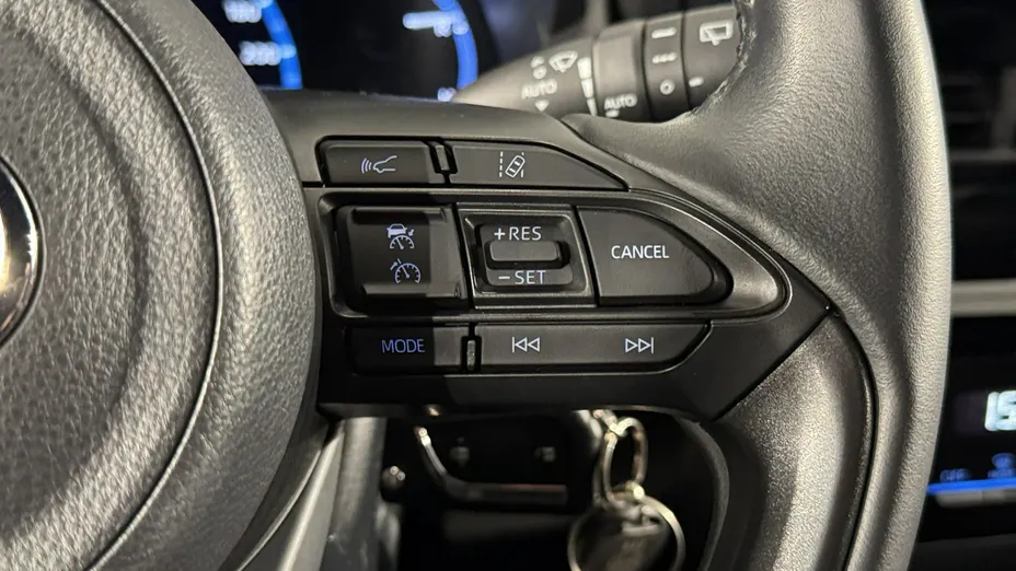 TOYOTA Yaris Cross -