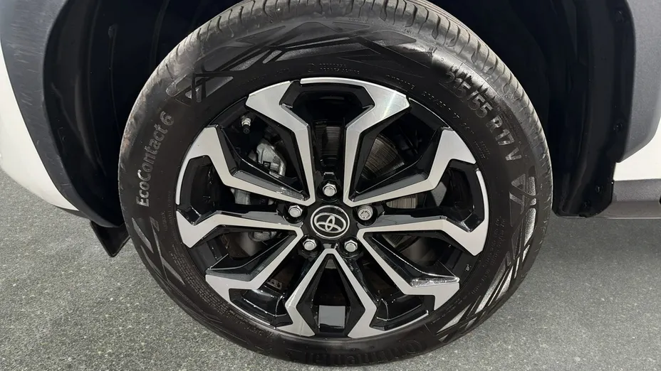 TOYOTA Yaris Cross -