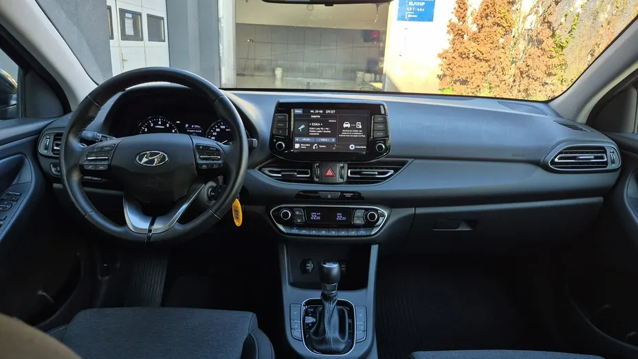 HYUNDAI i30 -