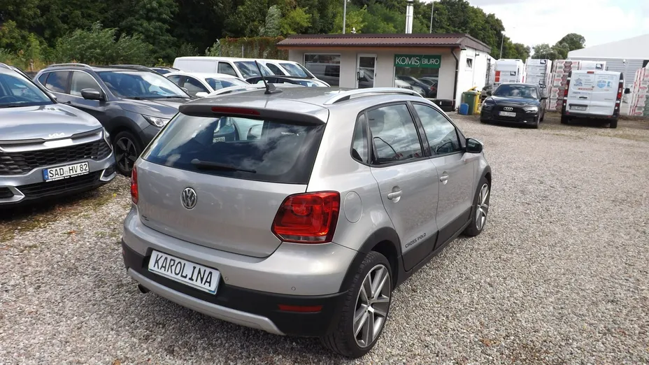 VOLKSWAGEN Polo -