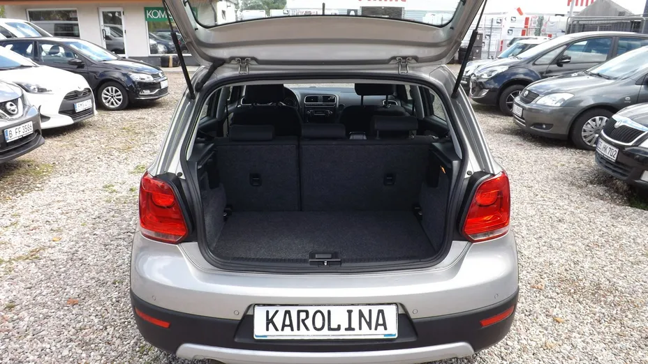 VOLKSWAGEN Polo -