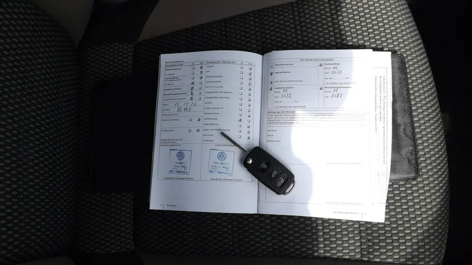 VOLKSWAGEN Polo -