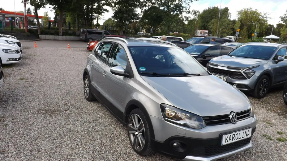 VOLKSWAGEN Polo -