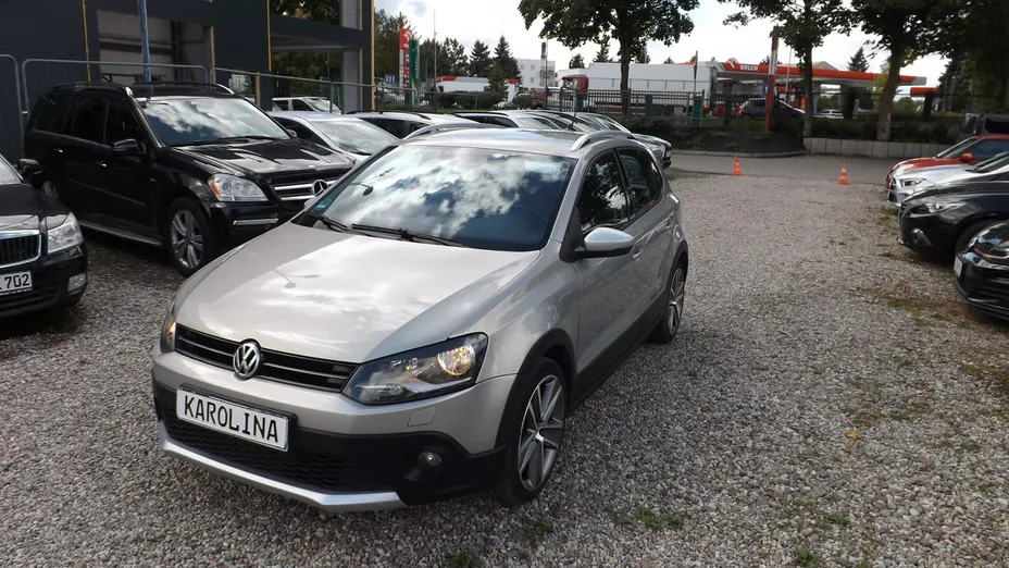 VOLKSWAGEN Polo -