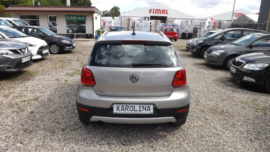 VOLKSWAGEN Polo -