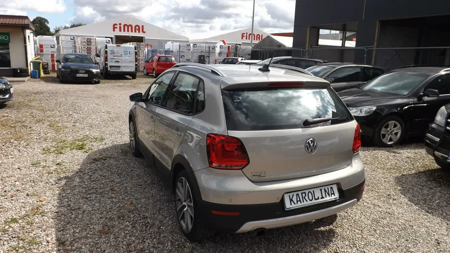 VOLKSWAGEN Polo -