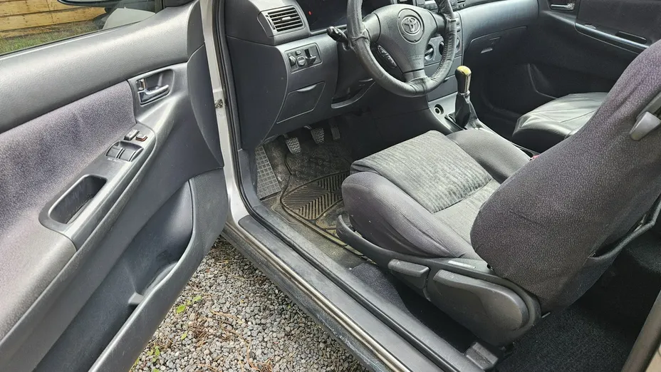 TOYOTA Corolla -