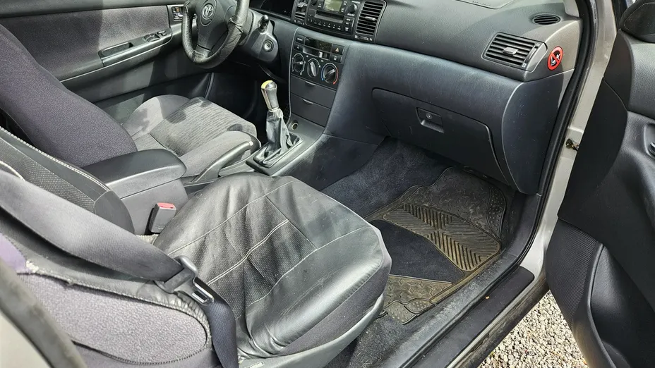 TOYOTA Corolla -