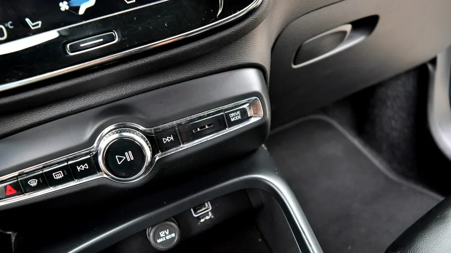 VOLVO XC40 -