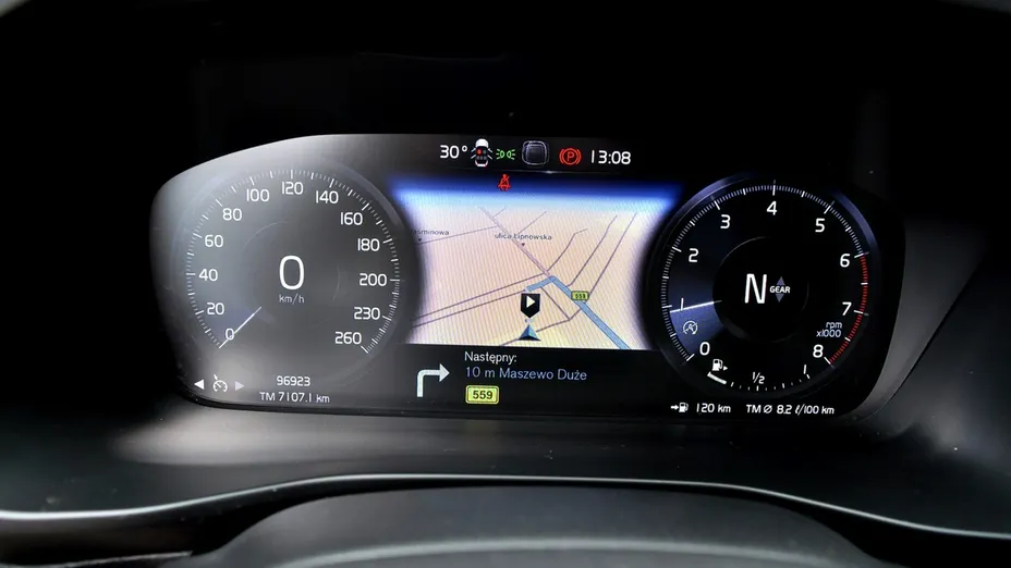 VOLVO XC40 -