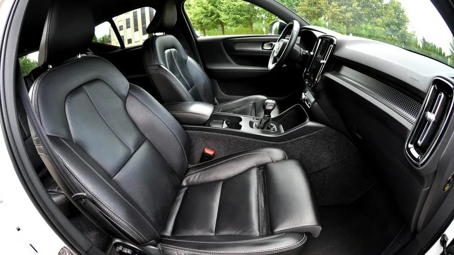 VOLVO XC40 -