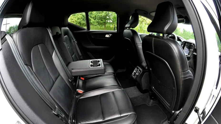 VOLVO XC40 -