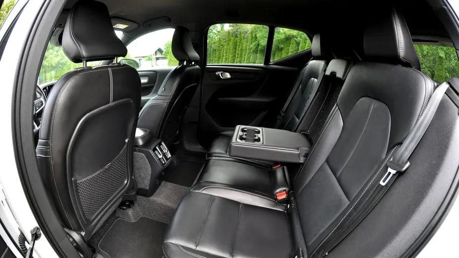 VOLVO XC40 -