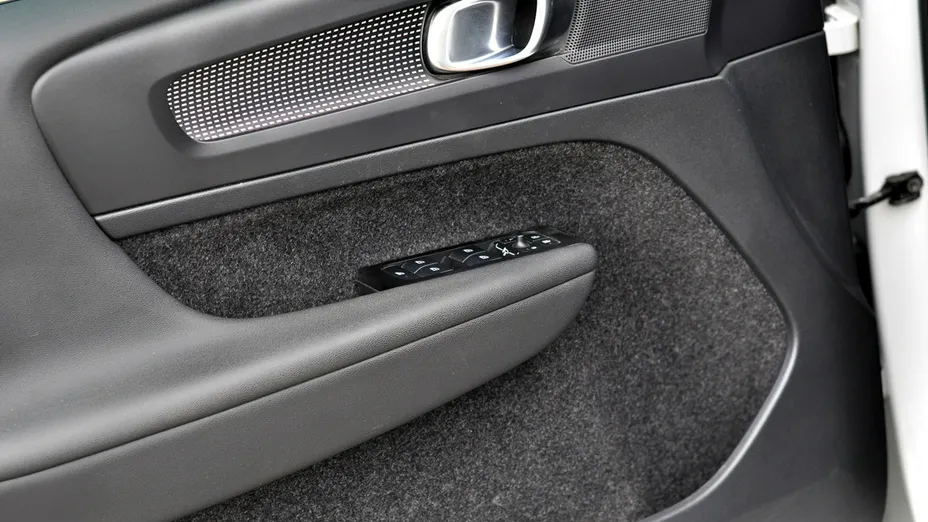 VOLVO XC40 -