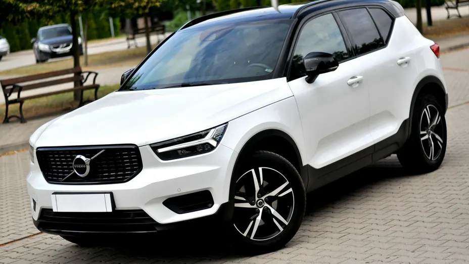 VOLVO XC40 -