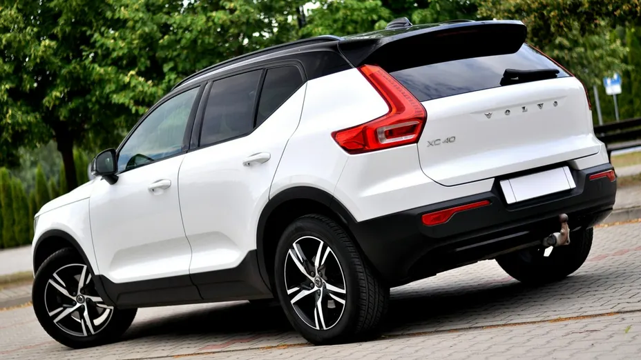 VOLVO XC40 -