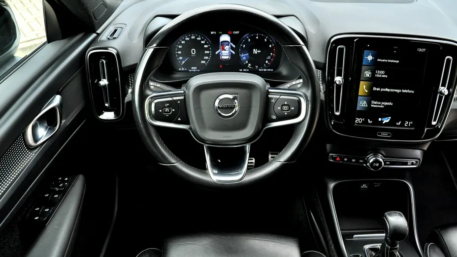 VOLVO XC40 -