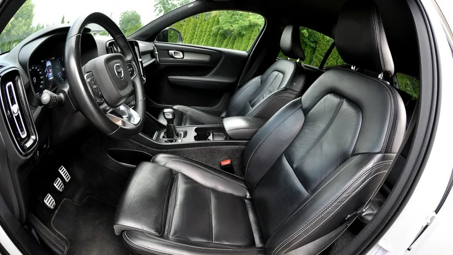 VOLVO XC40 -
