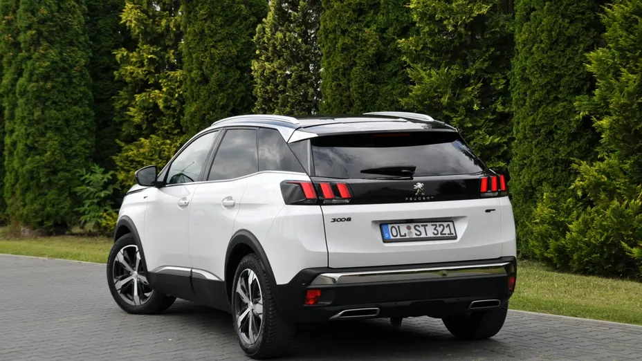 PEUGEOT 3008 -