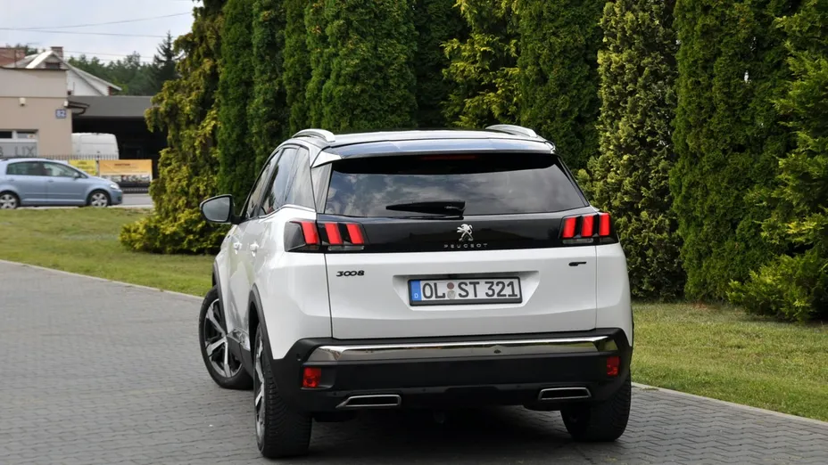PEUGEOT 3008 -