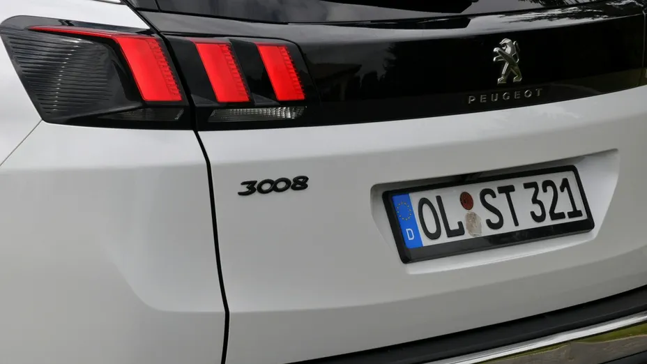 PEUGEOT 3008 -