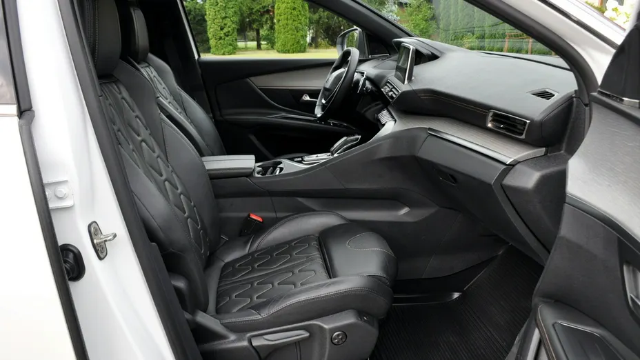 PEUGEOT 3008 -