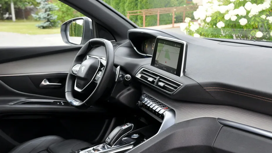 PEUGEOT 3008 -