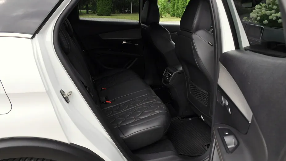 PEUGEOT 3008 -