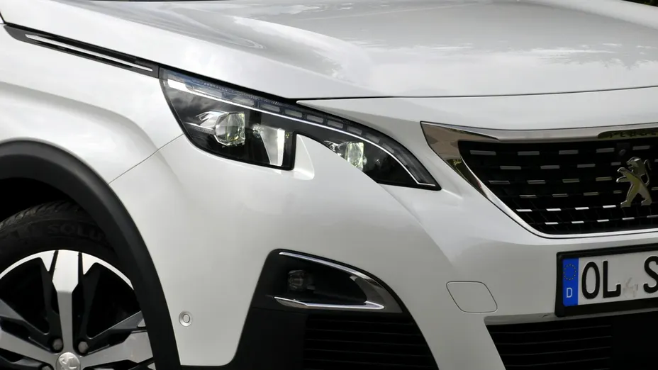 PEUGEOT 3008 -