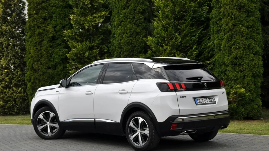 PEUGEOT 3008 -