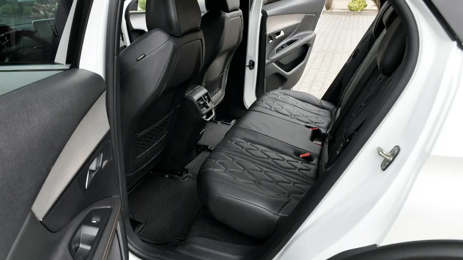 PEUGEOT 3008 -