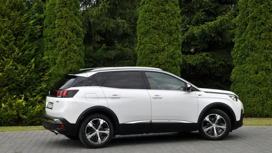PEUGEOT 3008 -
