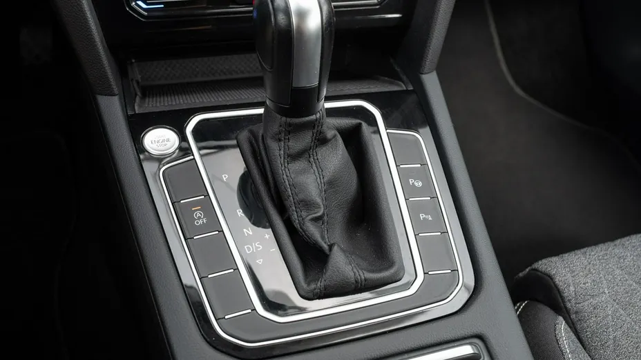 VOLKSWAGEN Passat -