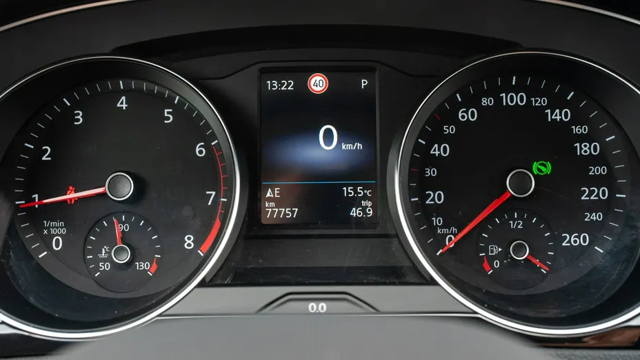 VOLKSWAGEN Passat -