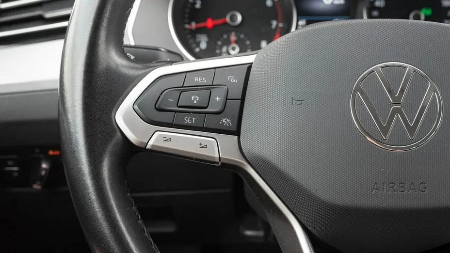 VOLKSWAGEN Passat -