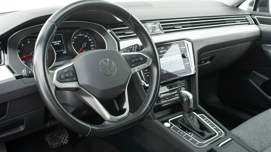 VOLKSWAGEN Passat -