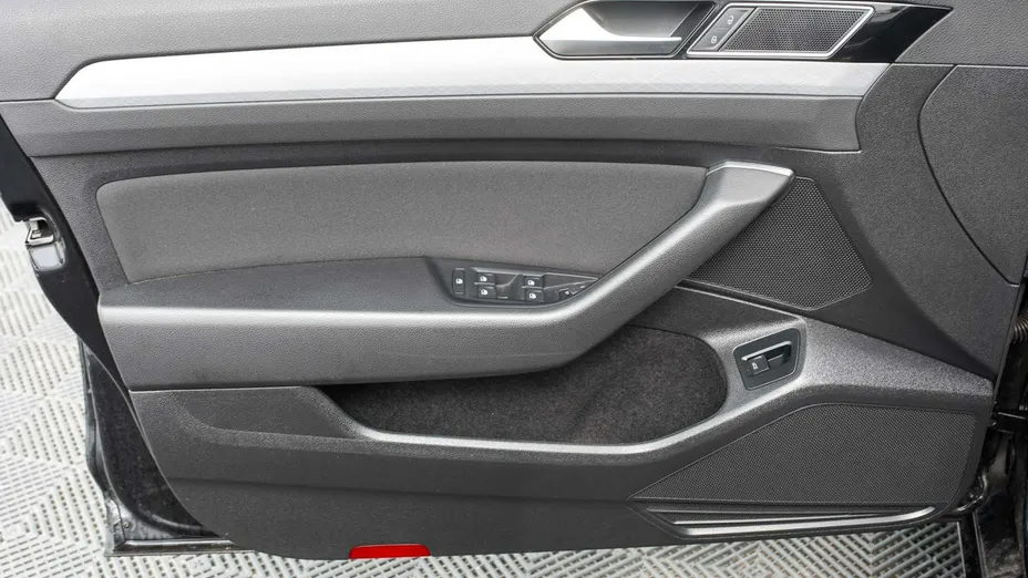 VOLKSWAGEN Passat -