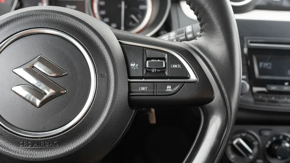 SUZUKI Swift -