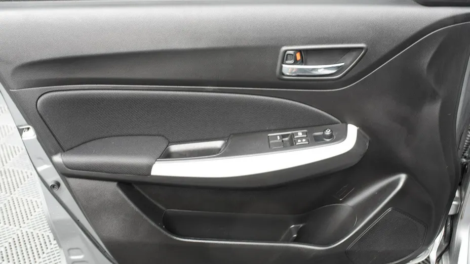 SUZUKI Swift -