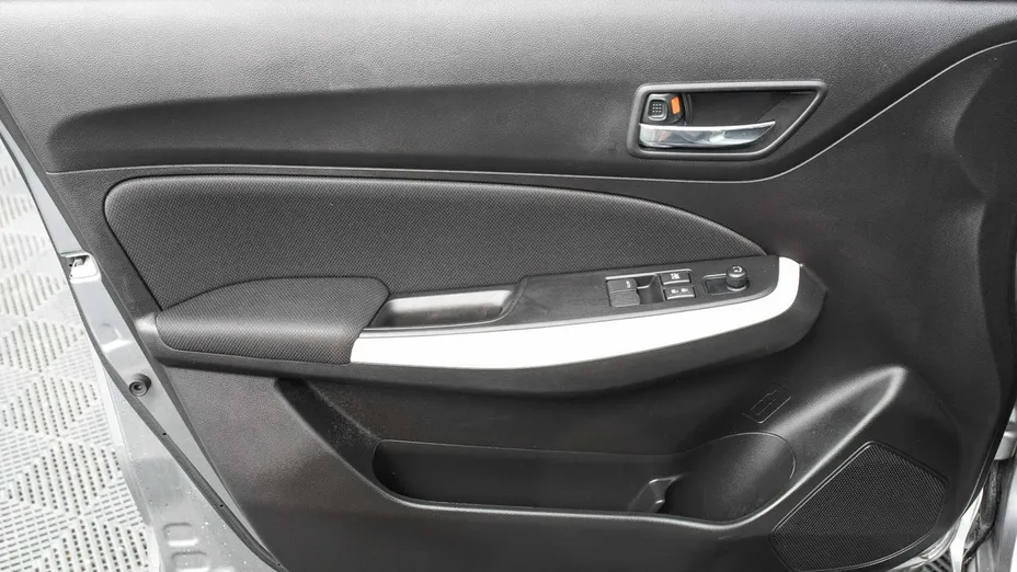SUZUKI Swift -