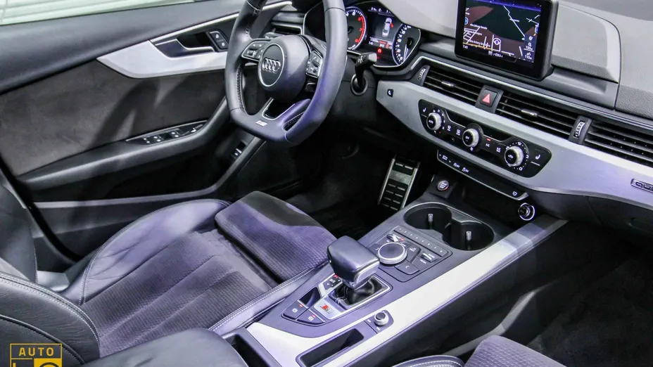 AUDI S4 -