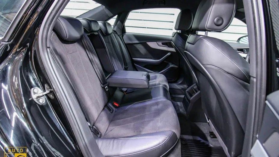AUDI S4 -
