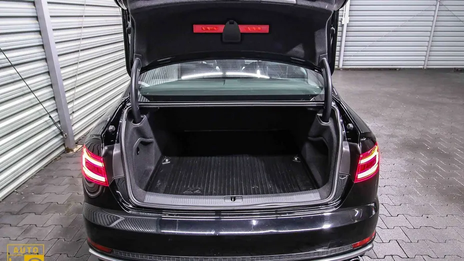 AUDI S4 -